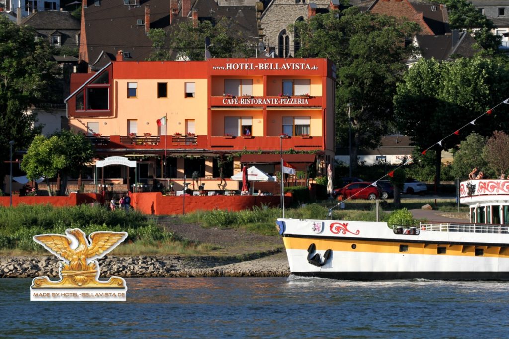 Blick auf das Hotel Bellavista vom Rhein aus