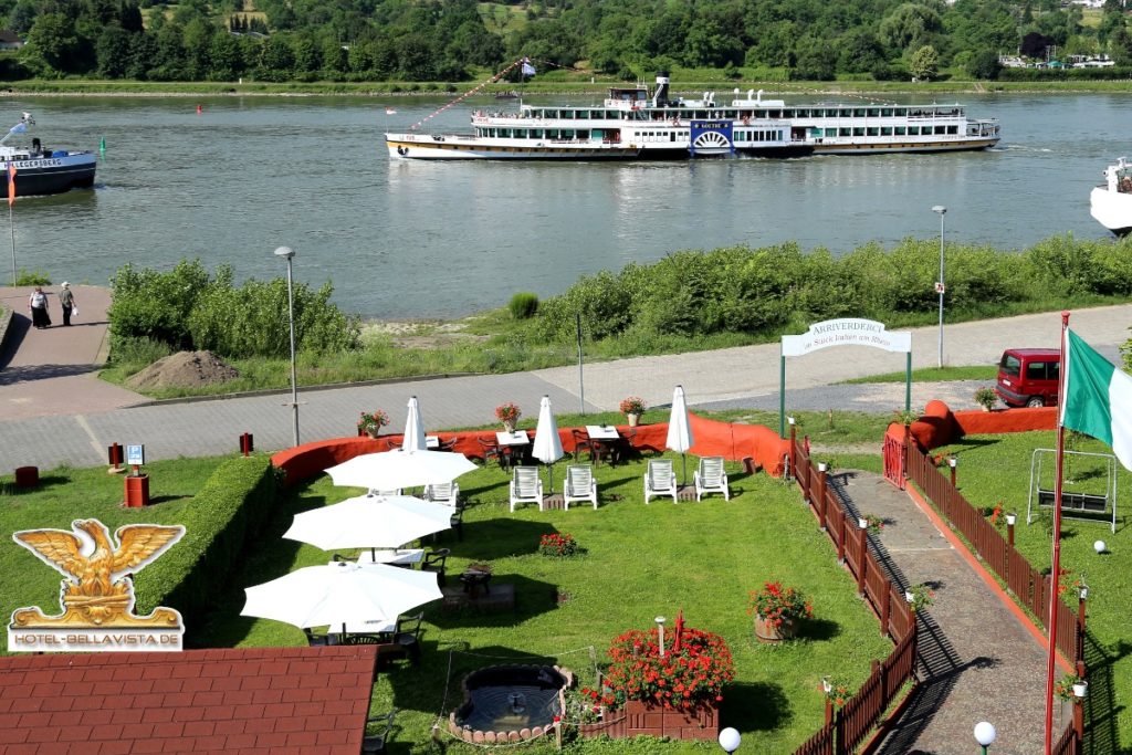 Panorama vom Balkon auf den Rhein und die Goethe